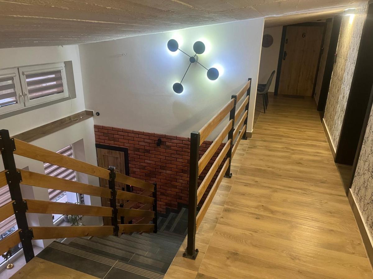 Happy 4 Aparthotel Krosno Buitenkant foto